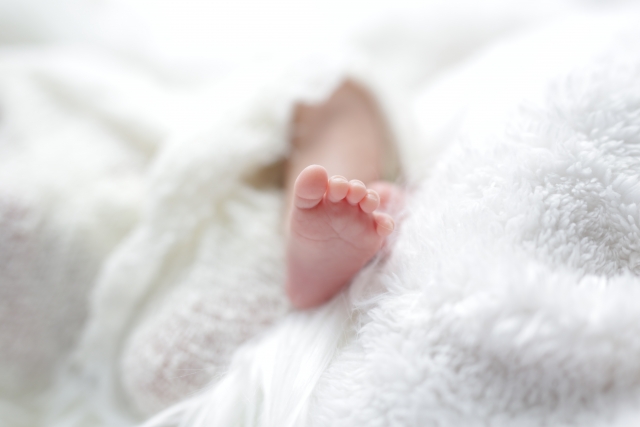 赤ちゃんの足